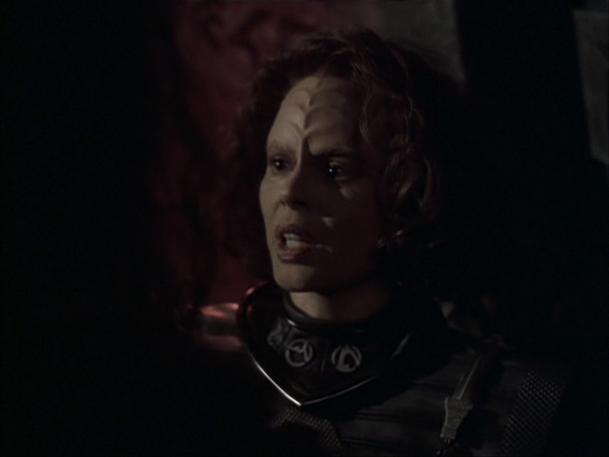 extant_StarTrek_VOY_6x03-BargeOfTheDead_02939.jpg