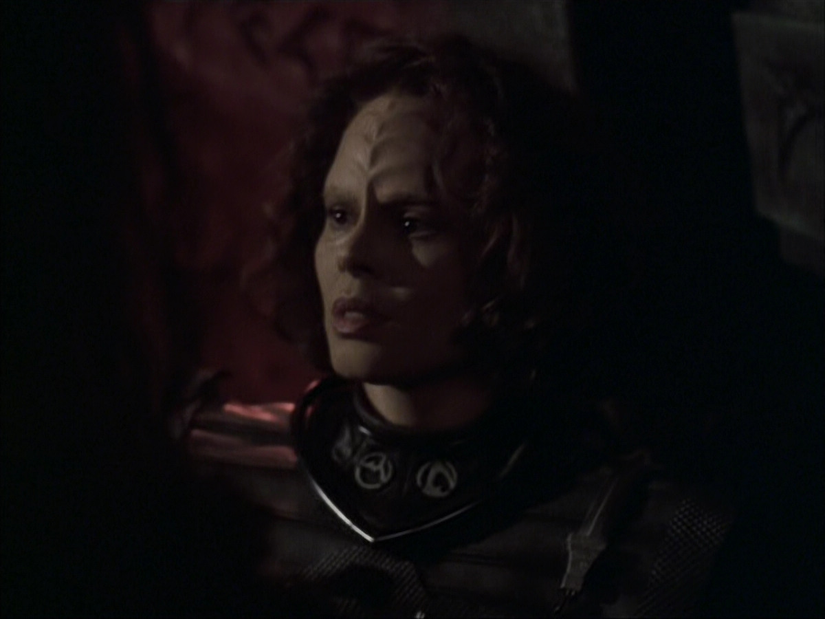 extant_StarTrek_VOY_6x03-BargeOfTheDead_02940.jpg