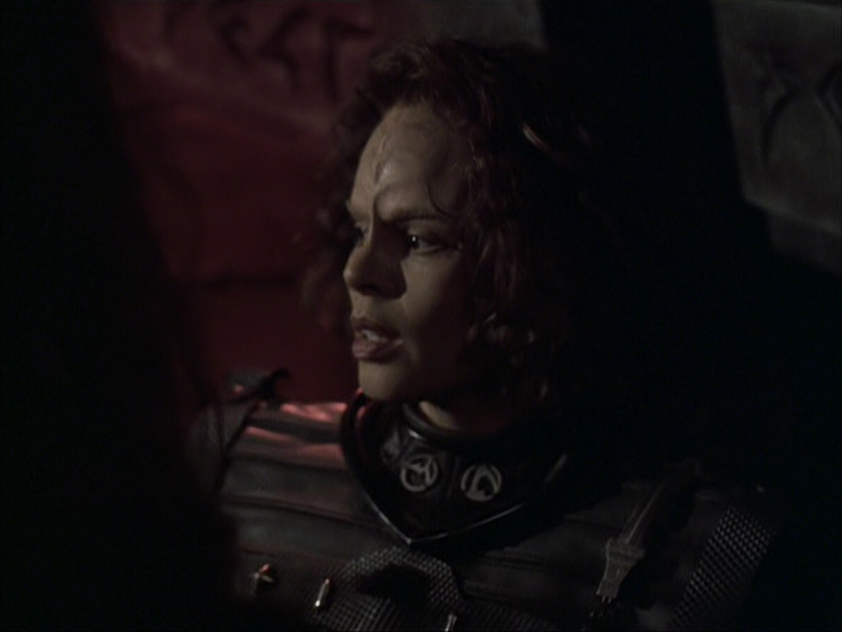 extant_StarTrek_VOY_6x03-BargeOfTheDead_02942.jpg