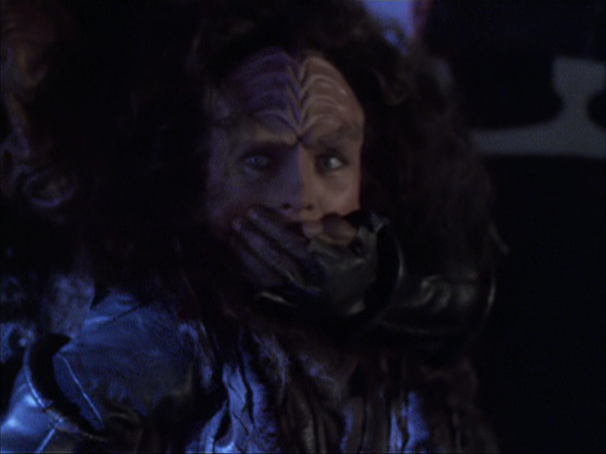 extant_StarTrek_VOY_6x03-BargeOfTheDead_02948.jpg