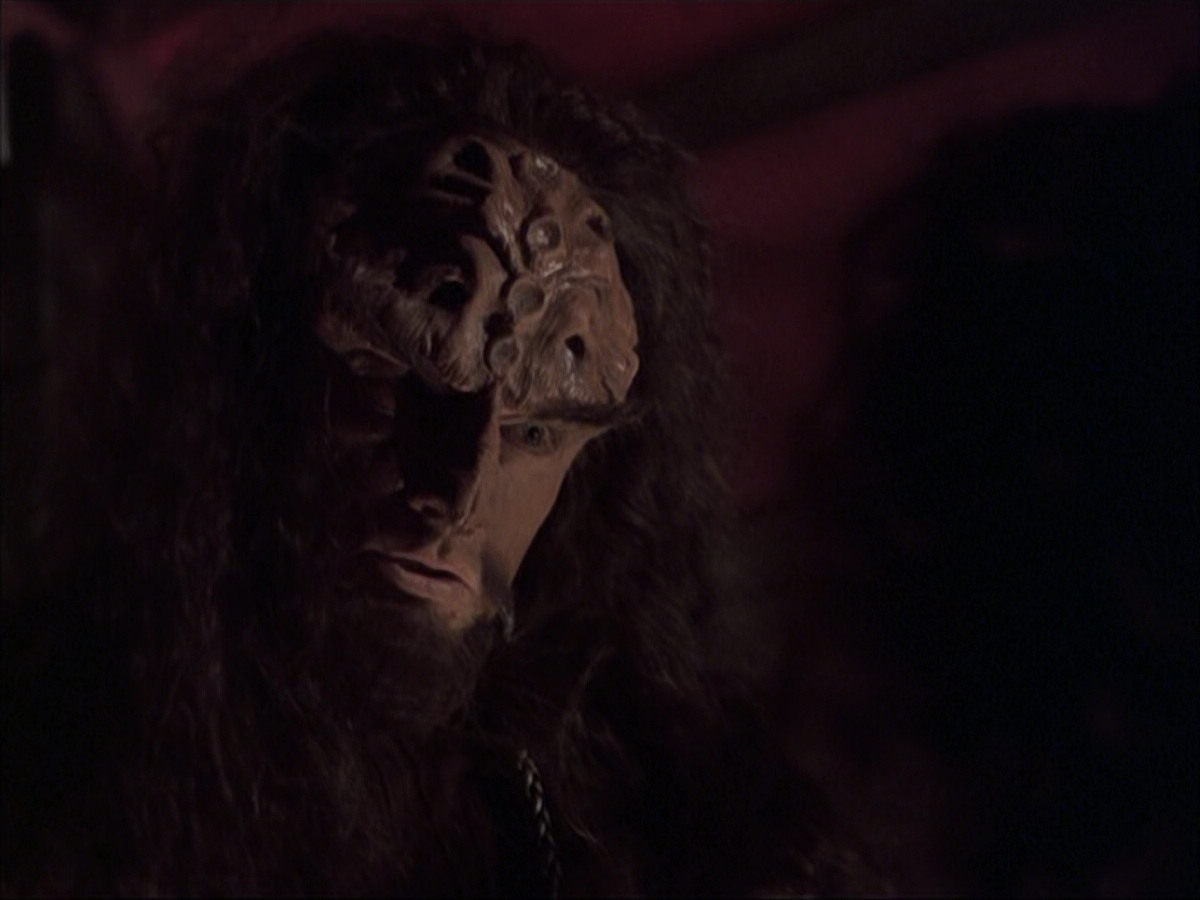 extant_StarTrek_VOY_6x03-BargeOfTheDead_02949.jpg