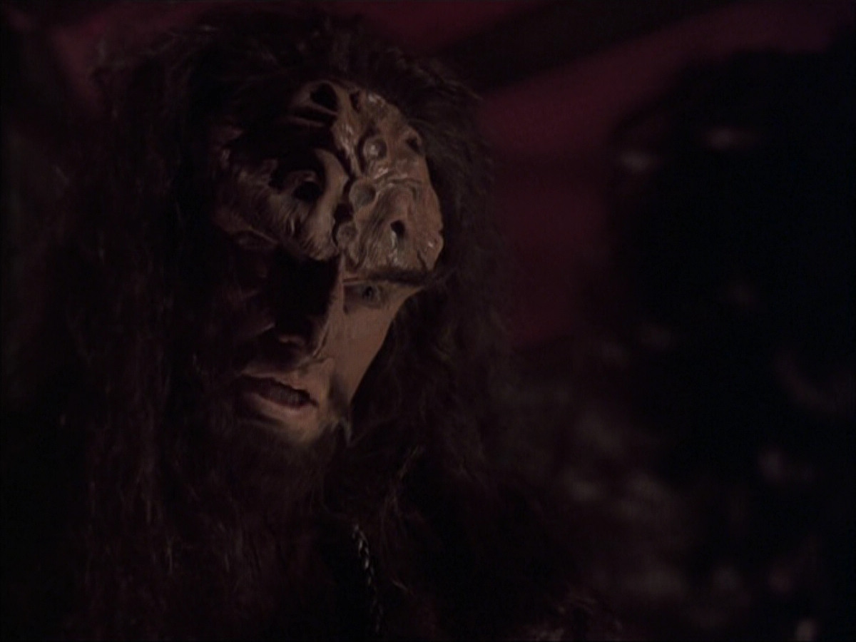 extant_StarTrek_VOY_6x03-BargeOfTheDead_02950.jpg