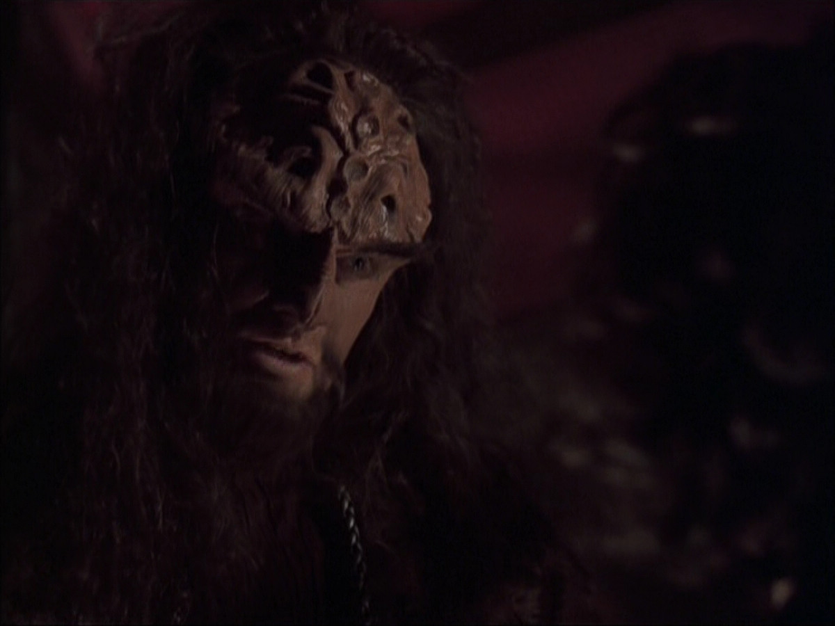 extant_StarTrek_VOY_6x03-BargeOfTheDead_02951.jpg
