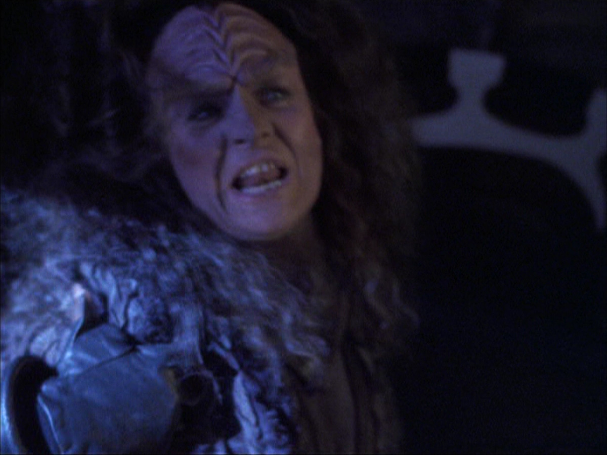 extant_StarTrek_VOY_6x03-BargeOfTheDead_02955.jpg