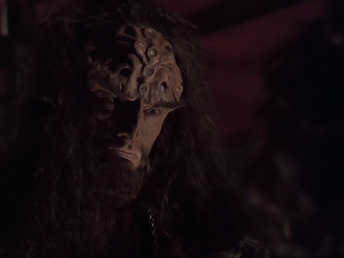 extant_StarTrek_VOY_6x03-BargeOfTheDead_02961.jpg