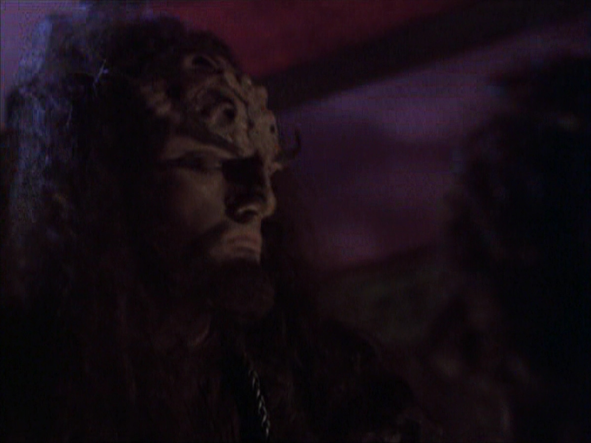 extant_StarTrek_VOY_6x03-BargeOfTheDead_02964.jpg