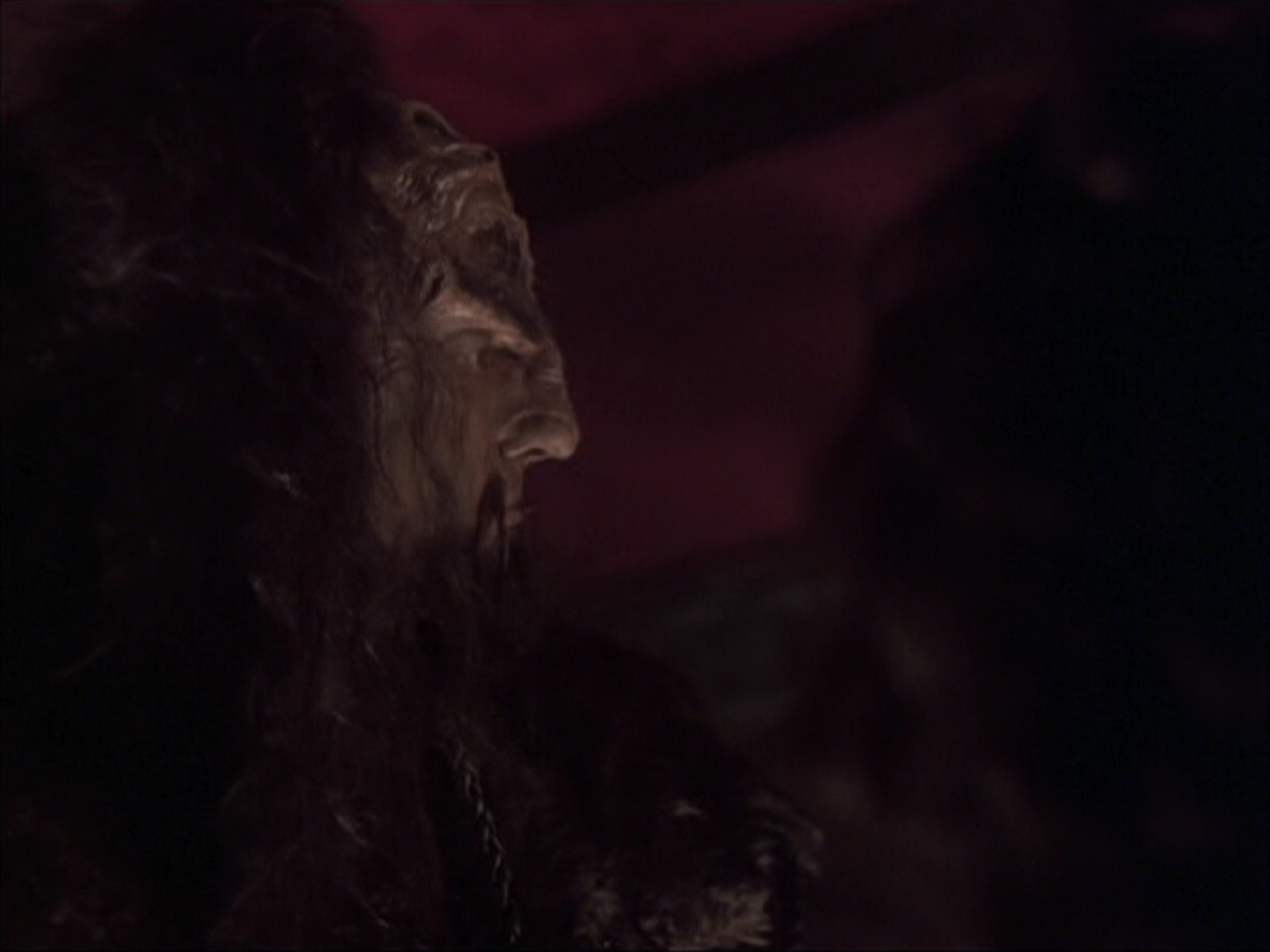 extant_StarTrek_VOY_6x03-BargeOfTheDead_02965.jpg