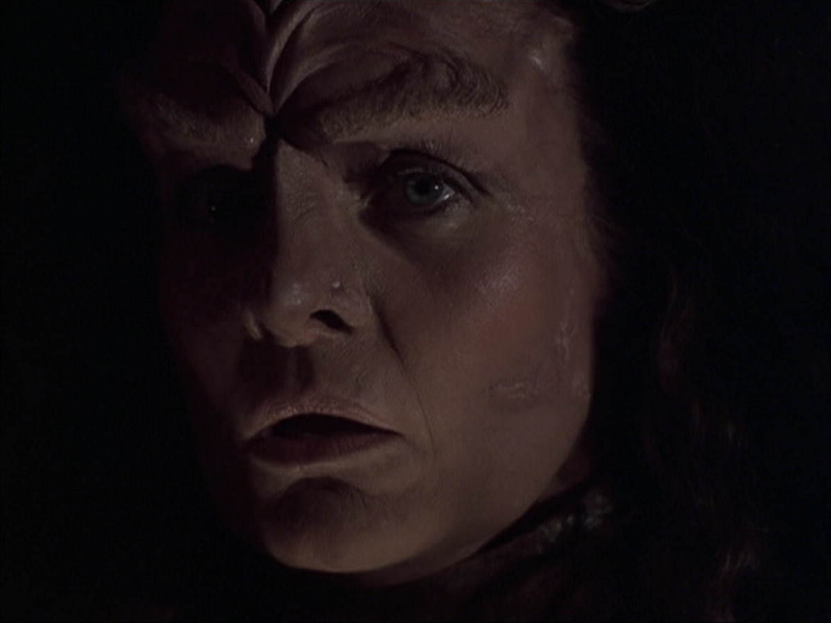 extant_StarTrek_VOY_6x03-BargeOfTheDead_02967.jpg