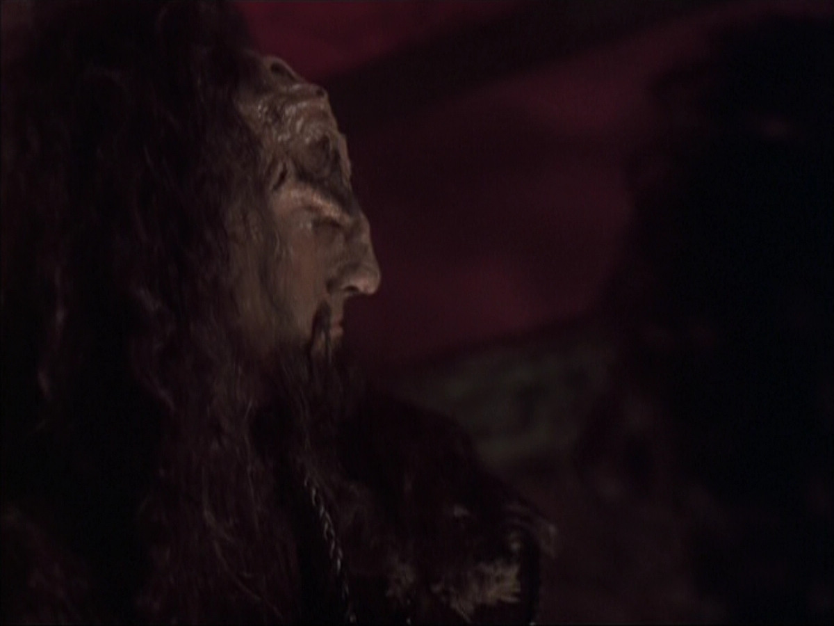 extant_StarTrek_VOY_6x03-BargeOfTheDead_02975.jpg