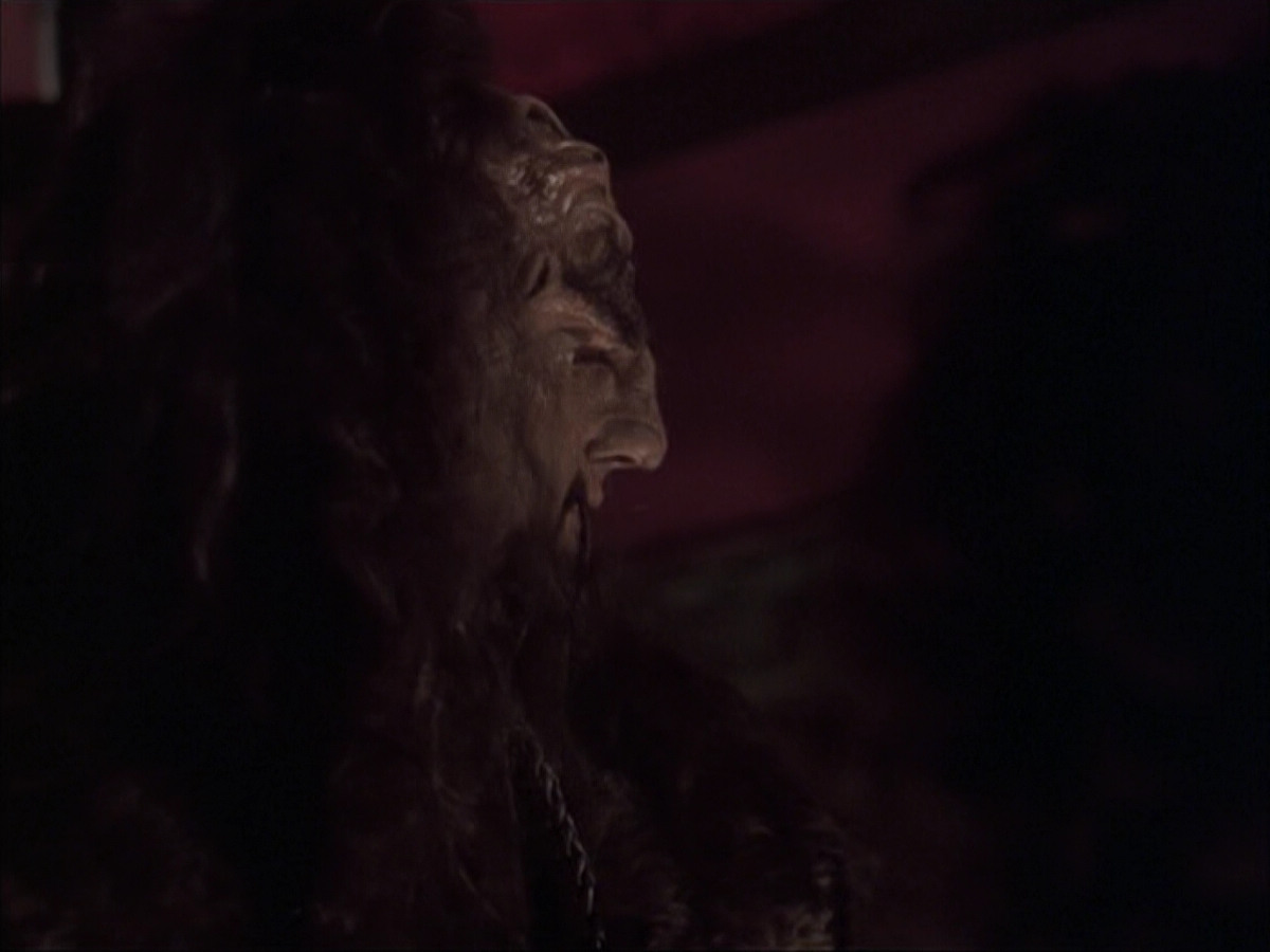 extant_StarTrek_VOY_6x03-BargeOfTheDead_02977.jpg