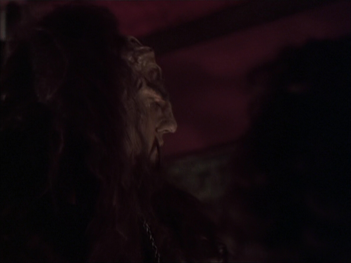 extant_StarTrek_VOY_6x03-BargeOfTheDead_02978.jpg