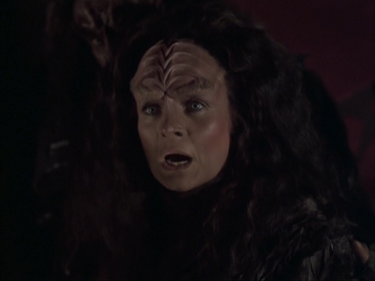 extant_StarTrek_VOY_6x03-BargeOfTheDead_02980.jpg