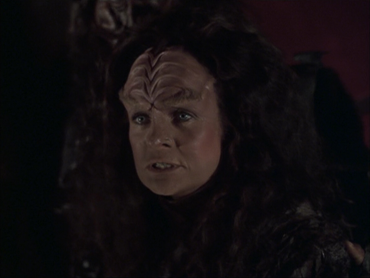 extant_StarTrek_VOY_6x03-BargeOfTheDead_02982.jpg