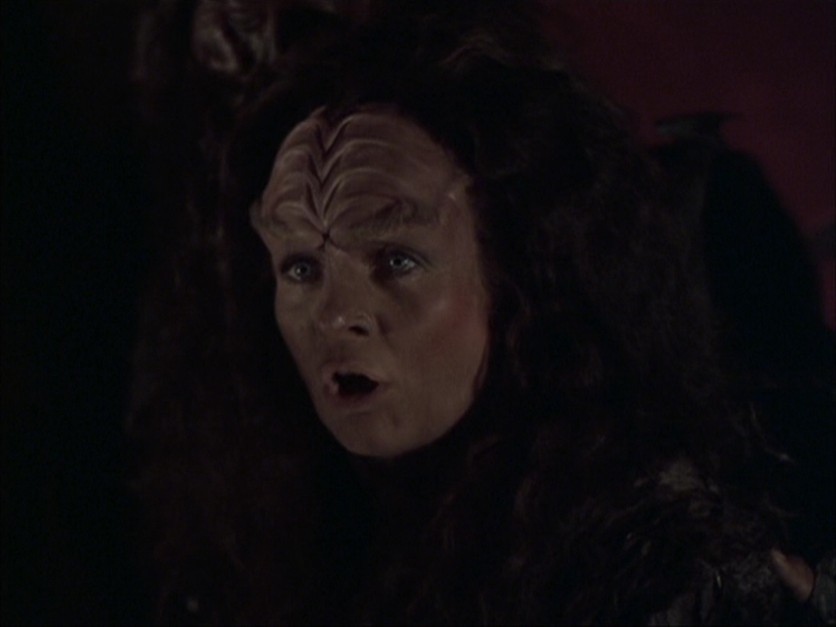 extant_StarTrek_VOY_6x03-BargeOfTheDead_02983.jpg