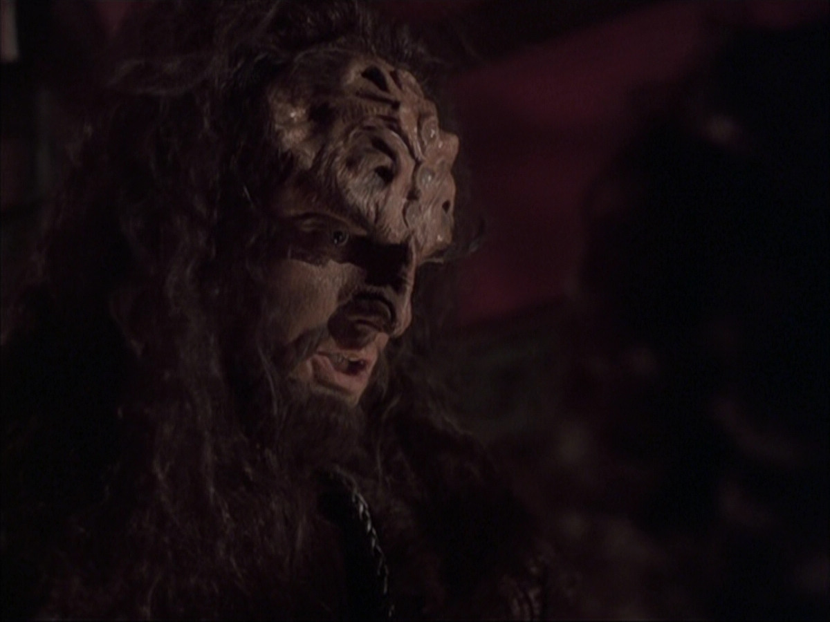 extant_StarTrek_VOY_6x03-BargeOfTheDead_02985.jpg