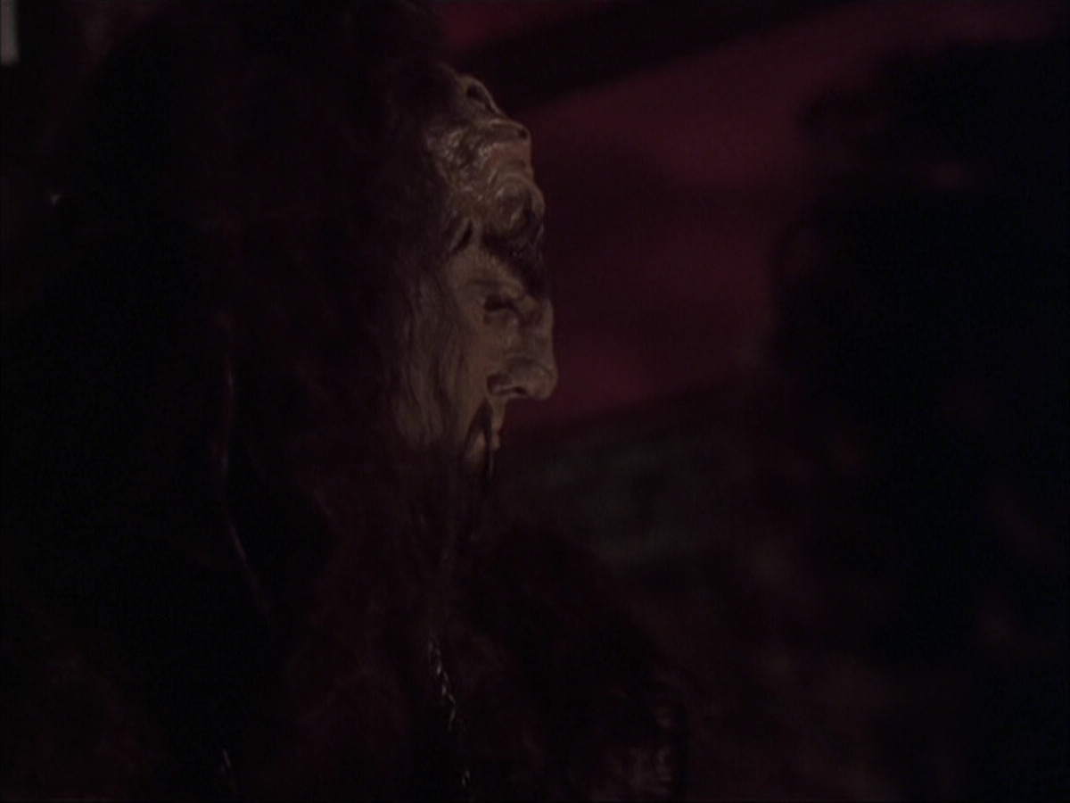 extant_StarTrek_VOY_6x03-BargeOfTheDead_02986.jpg