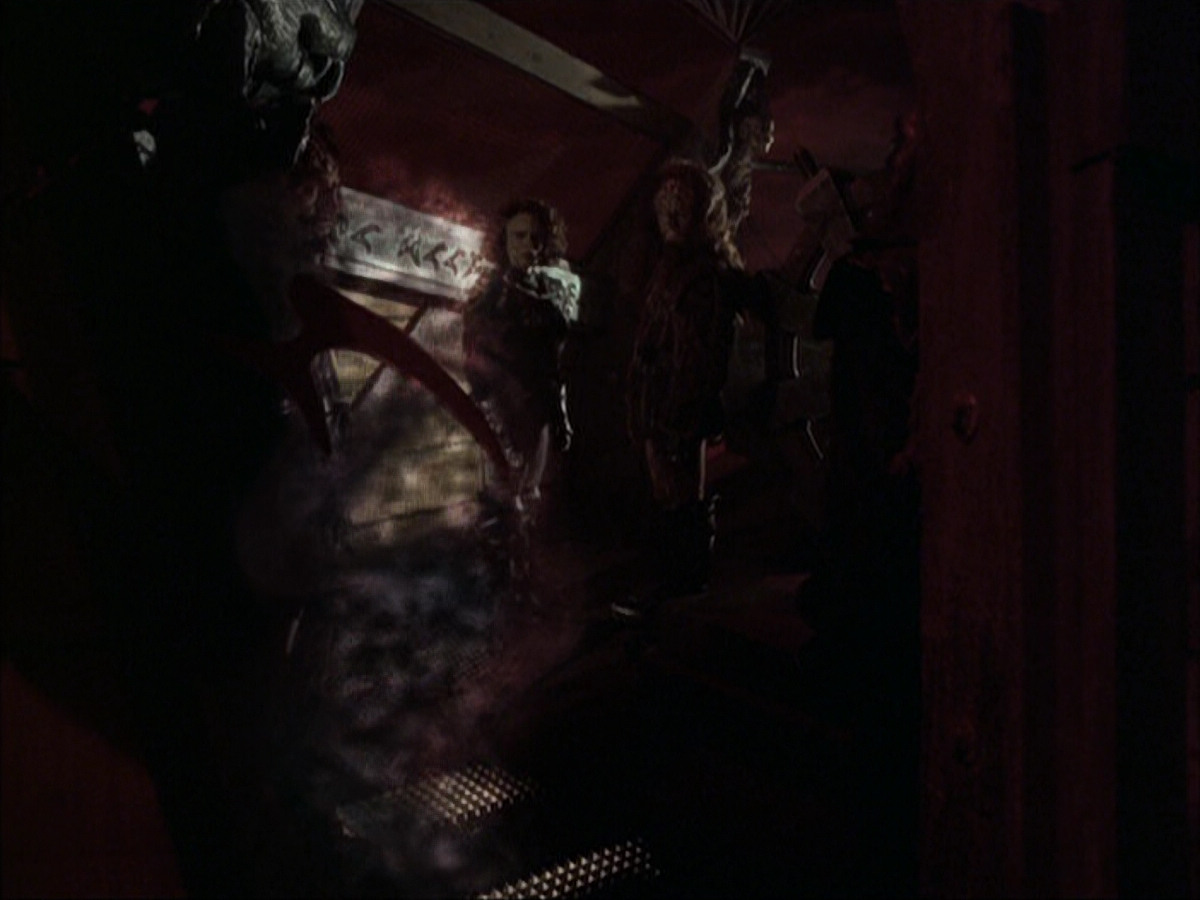 extant_StarTrek_VOY_6x03-BargeOfTheDead_02991.jpg