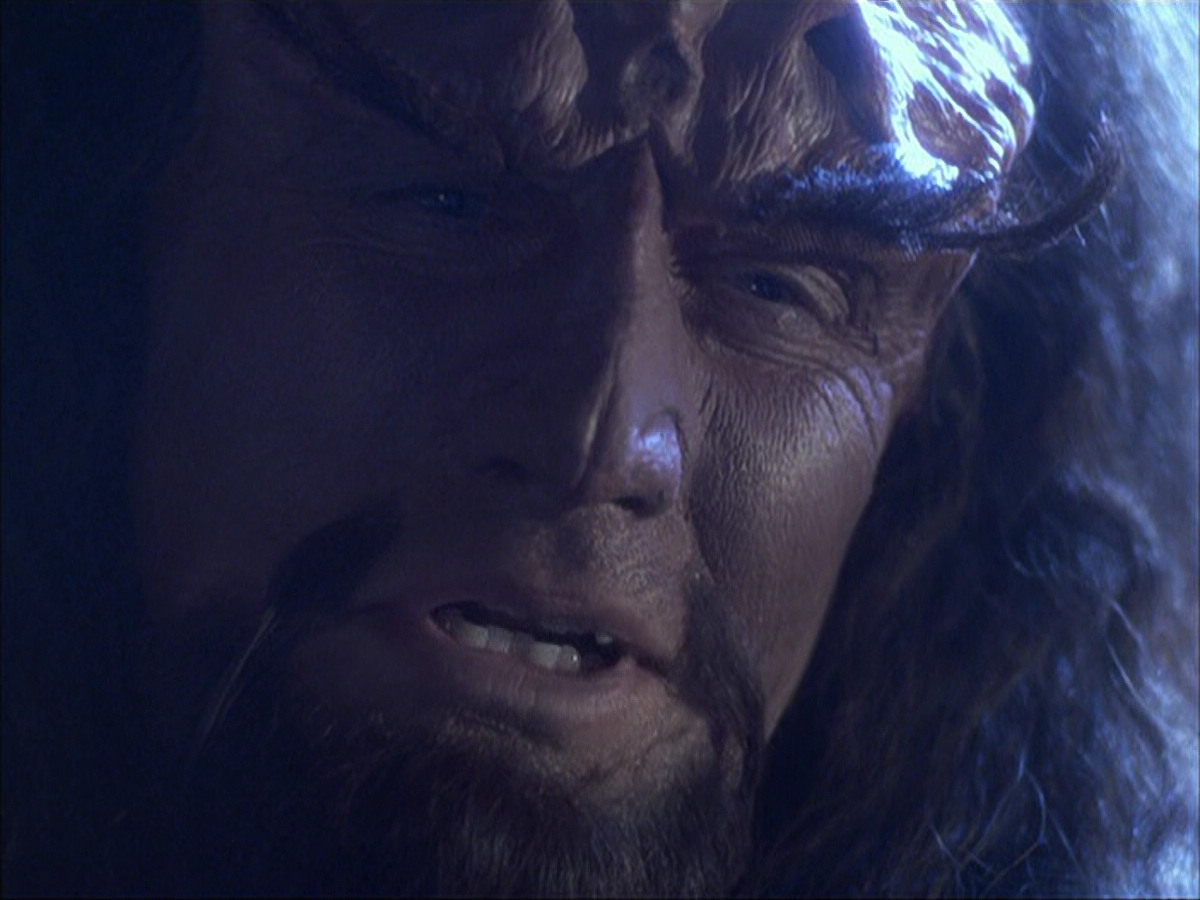 extant_StarTrek_VOY_6x03-BargeOfTheDead_03007.jpg