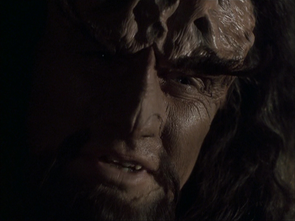 extant_StarTrek_VOY_6x03-BargeOfTheDead_03008.jpg