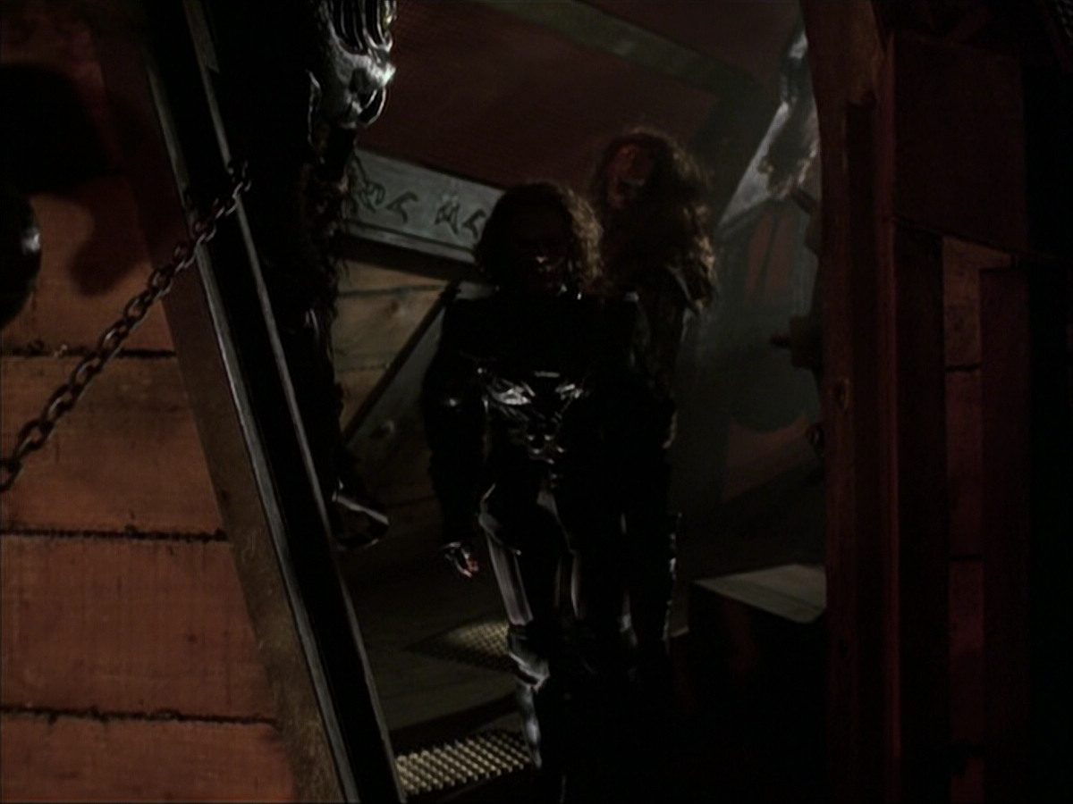 extant_StarTrek_VOY_6x03-BargeOfTheDead_03025.jpg