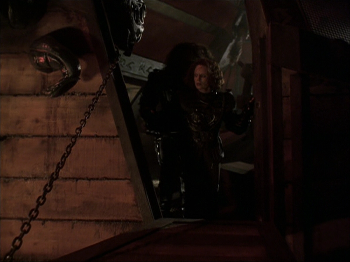 extant_StarTrek_VOY_6x03-BargeOfTheDead_03030.jpg