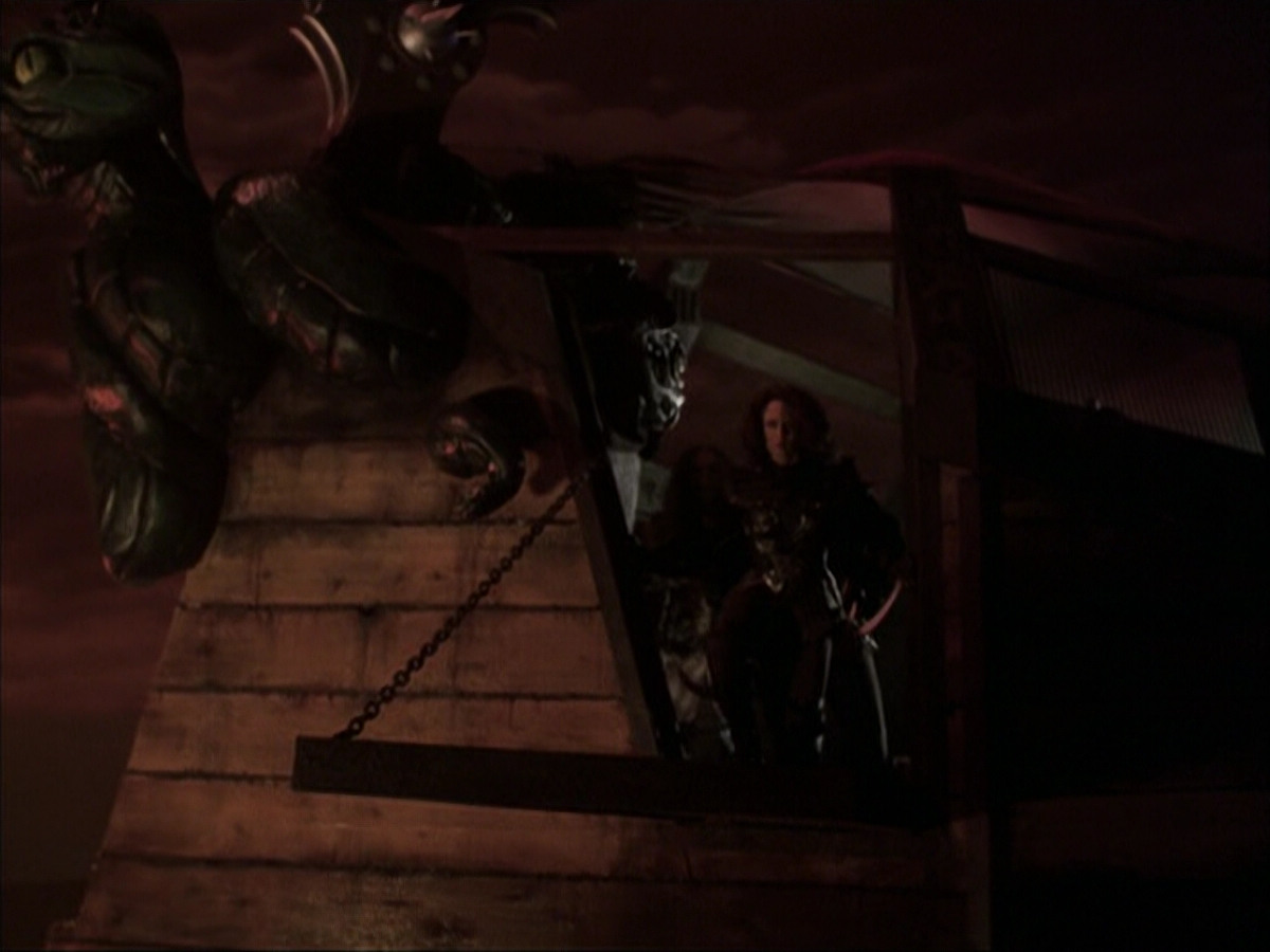 extant_StarTrek_VOY_6x03-BargeOfTheDead_03039.jpg
