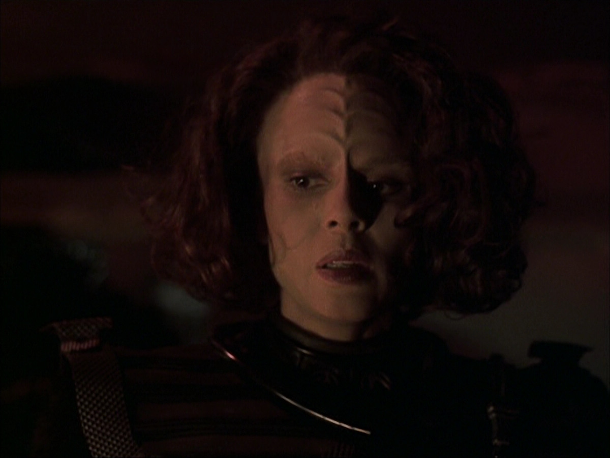 extant_StarTrek_VOY_6x03-BargeOfTheDead_03051.jpg