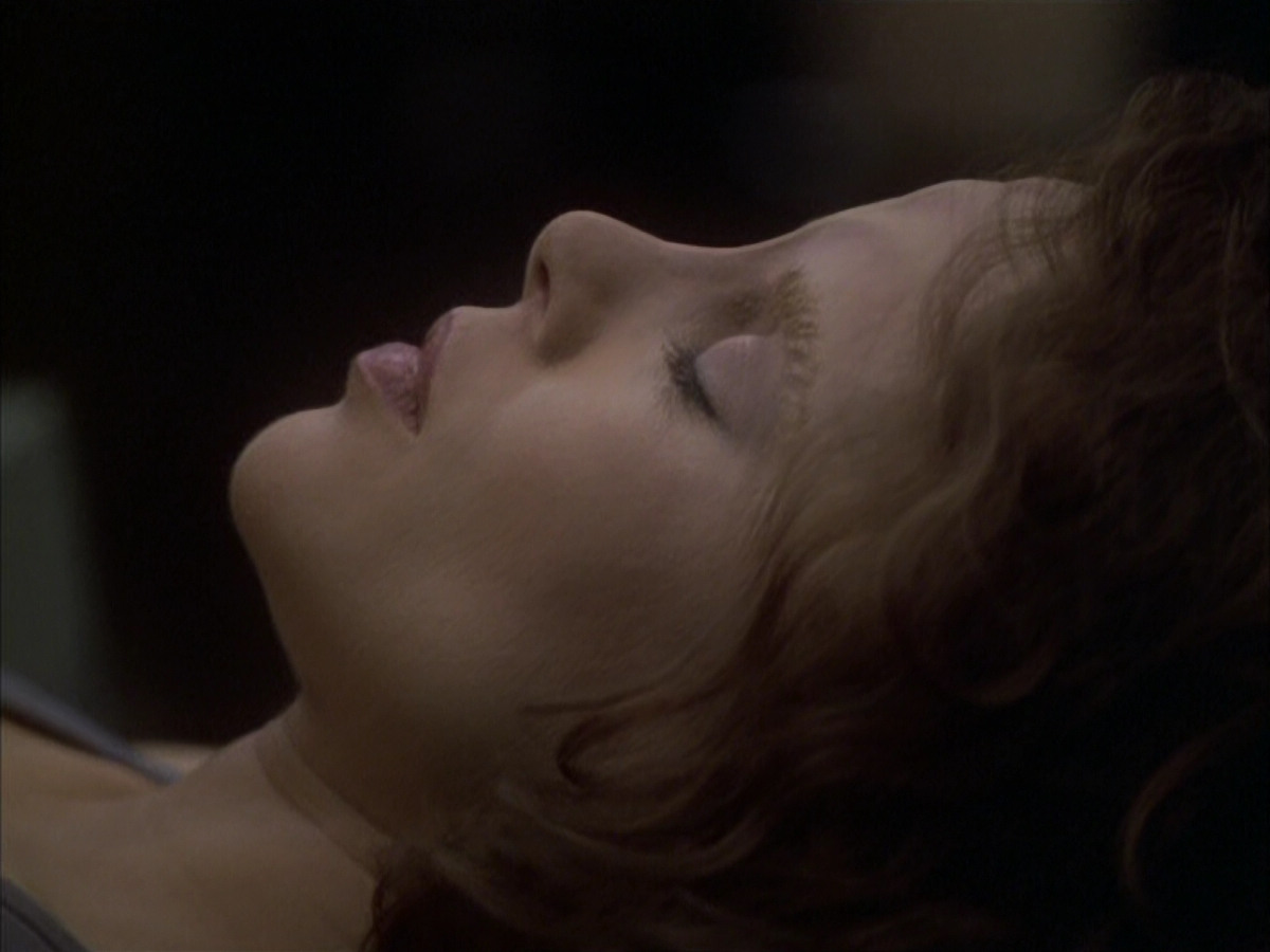 extant_StarTrek_VOY_6x03-BargeOfTheDead_03052.jpg