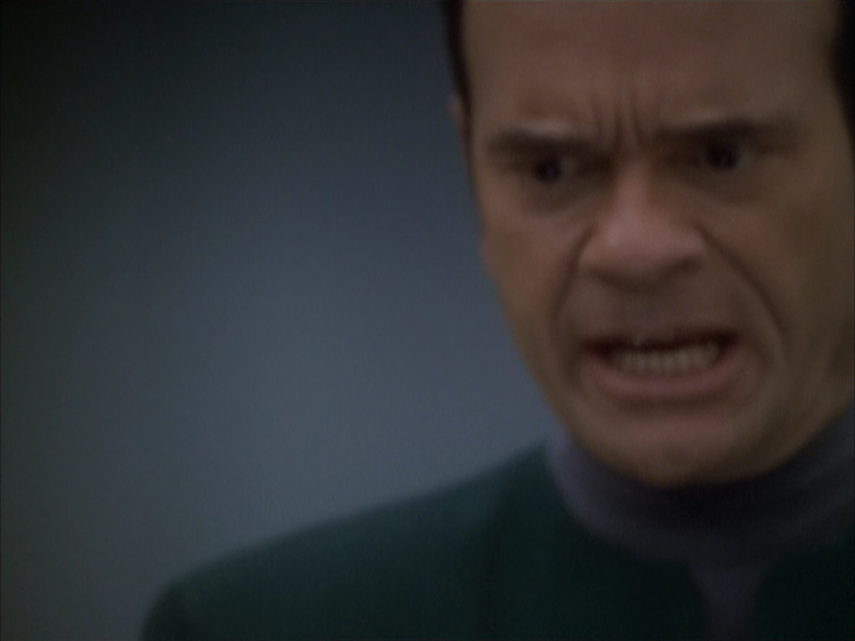 extant_StarTrek_VOY_6x03-BargeOfTheDead_03056.jpg