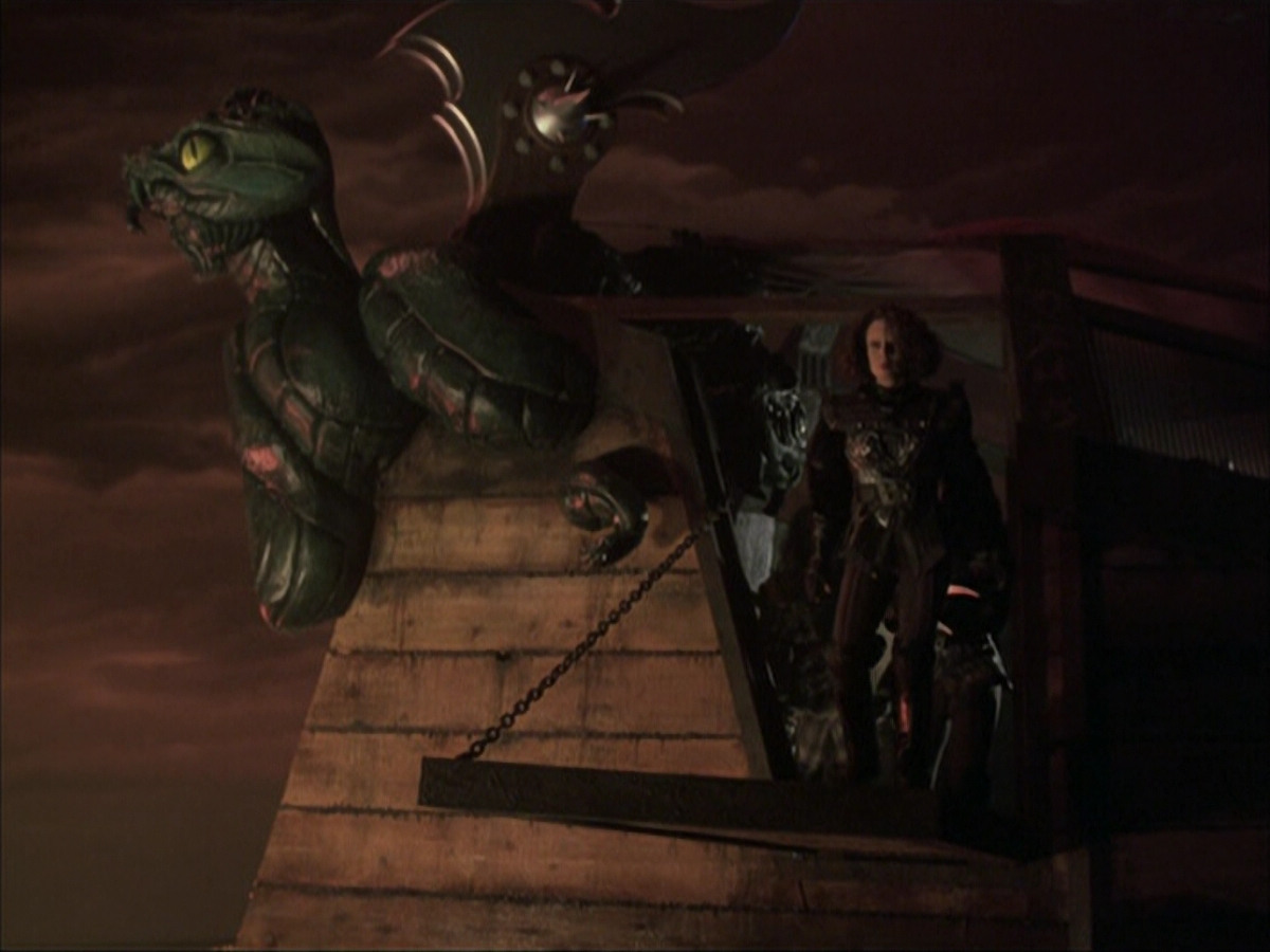 extant_StarTrek_VOY_6x03-BargeOfTheDead_03063.jpg