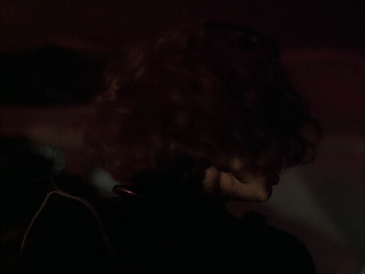 extant_StarTrek_VOY_6x03-BargeOfTheDead_03068.jpg