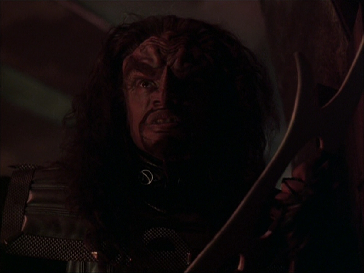 extant_StarTrek_VOY_6x03-BargeOfTheDead_03070.jpg