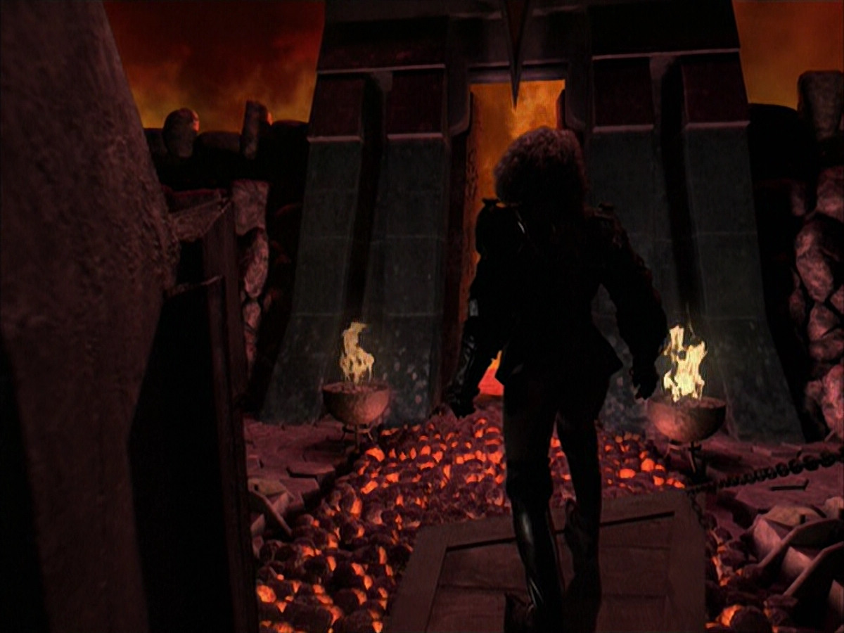 extant_StarTrek_VOY_6x03-BargeOfTheDead_03081.jpg