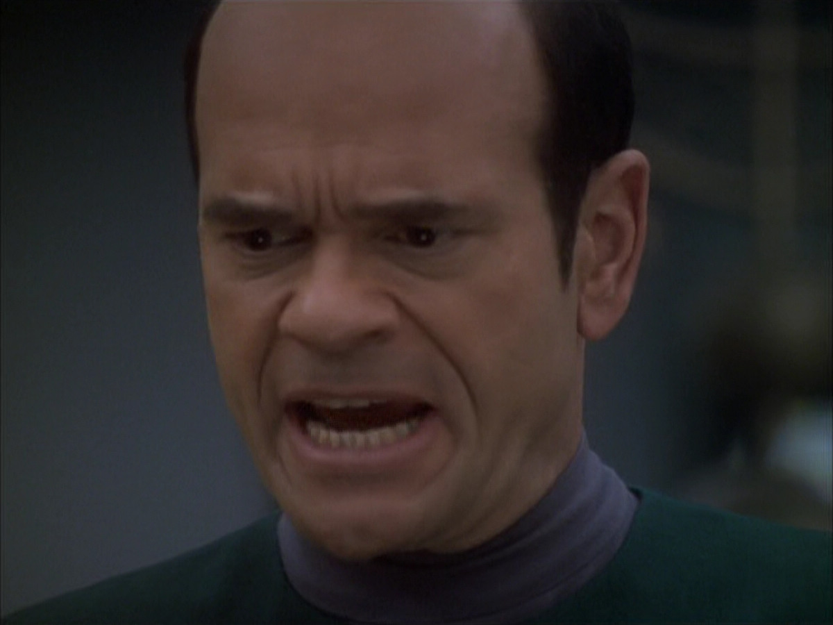 extant_StarTrek_VOY_6x03-BargeOfTheDead_03088.jpg