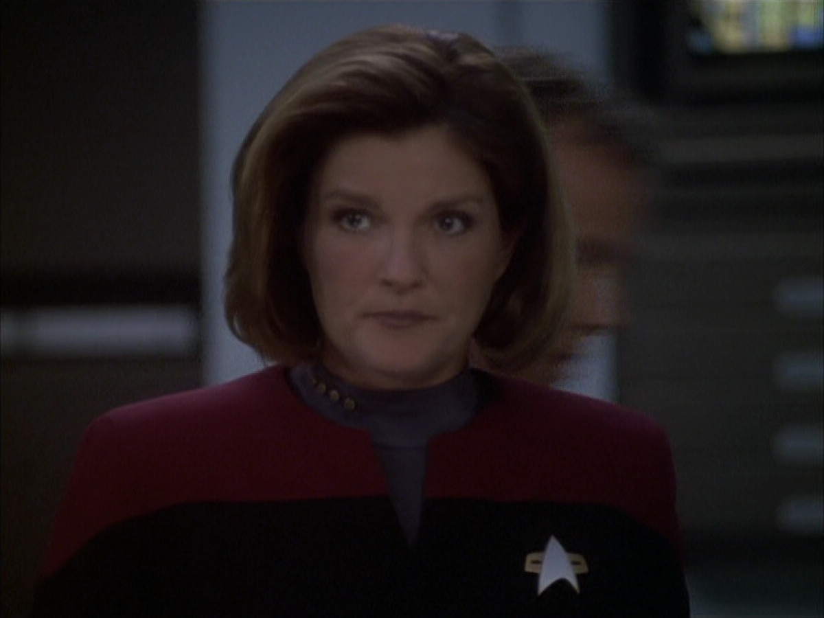 extant_StarTrek_VOY_6x03-BargeOfTheDead_03092.jpg