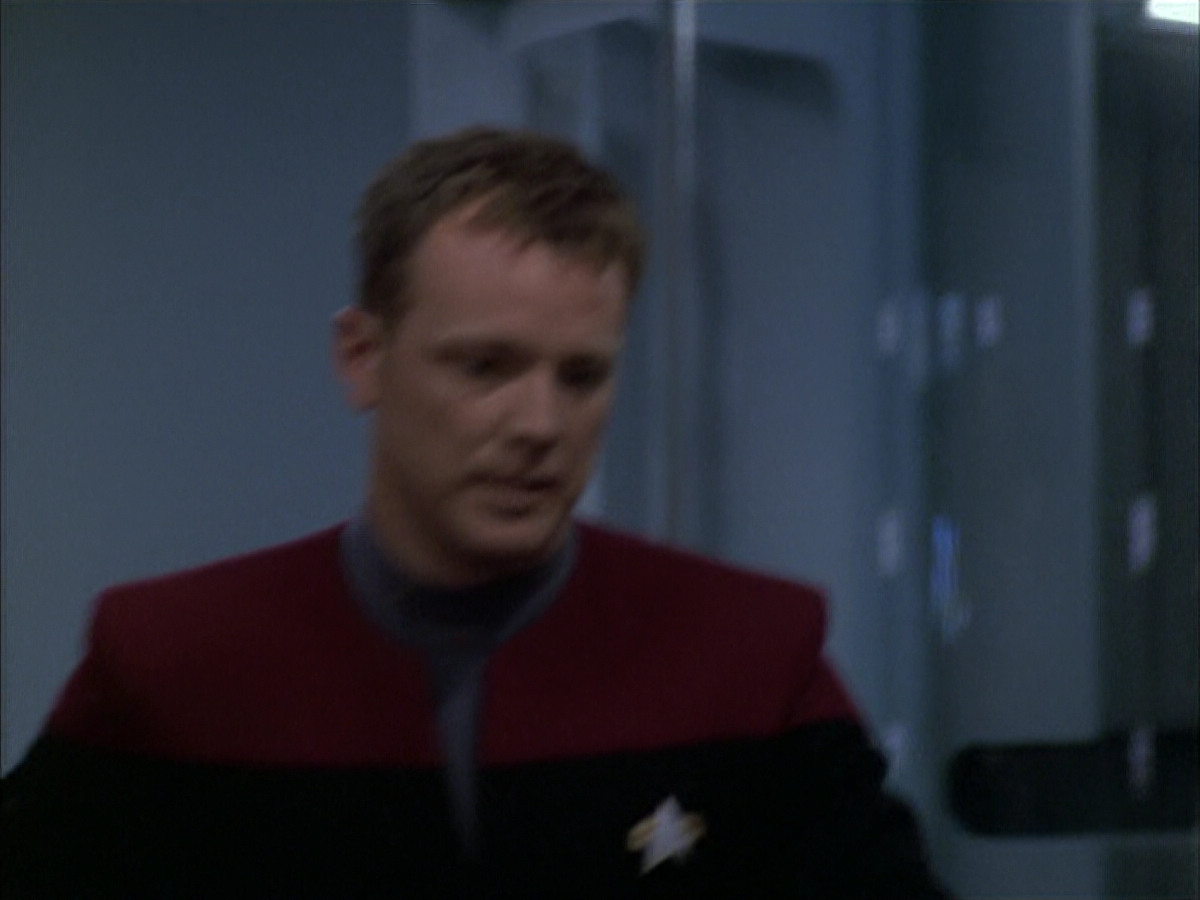 extant_StarTrek_VOY_6x03-BargeOfTheDead_03093.jpg
