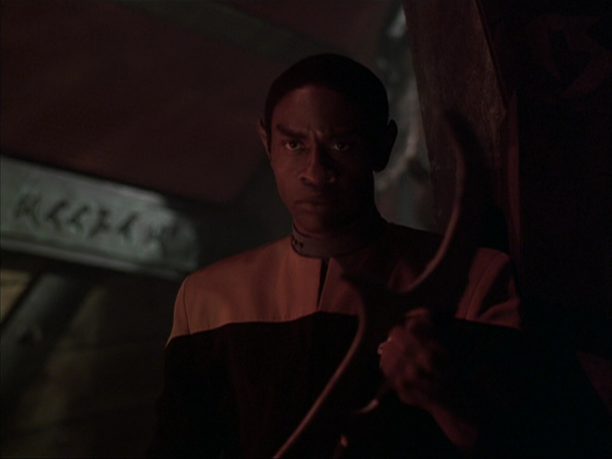 extant_StarTrek_VOY_6x03-BargeOfTheDead_03104.jpg