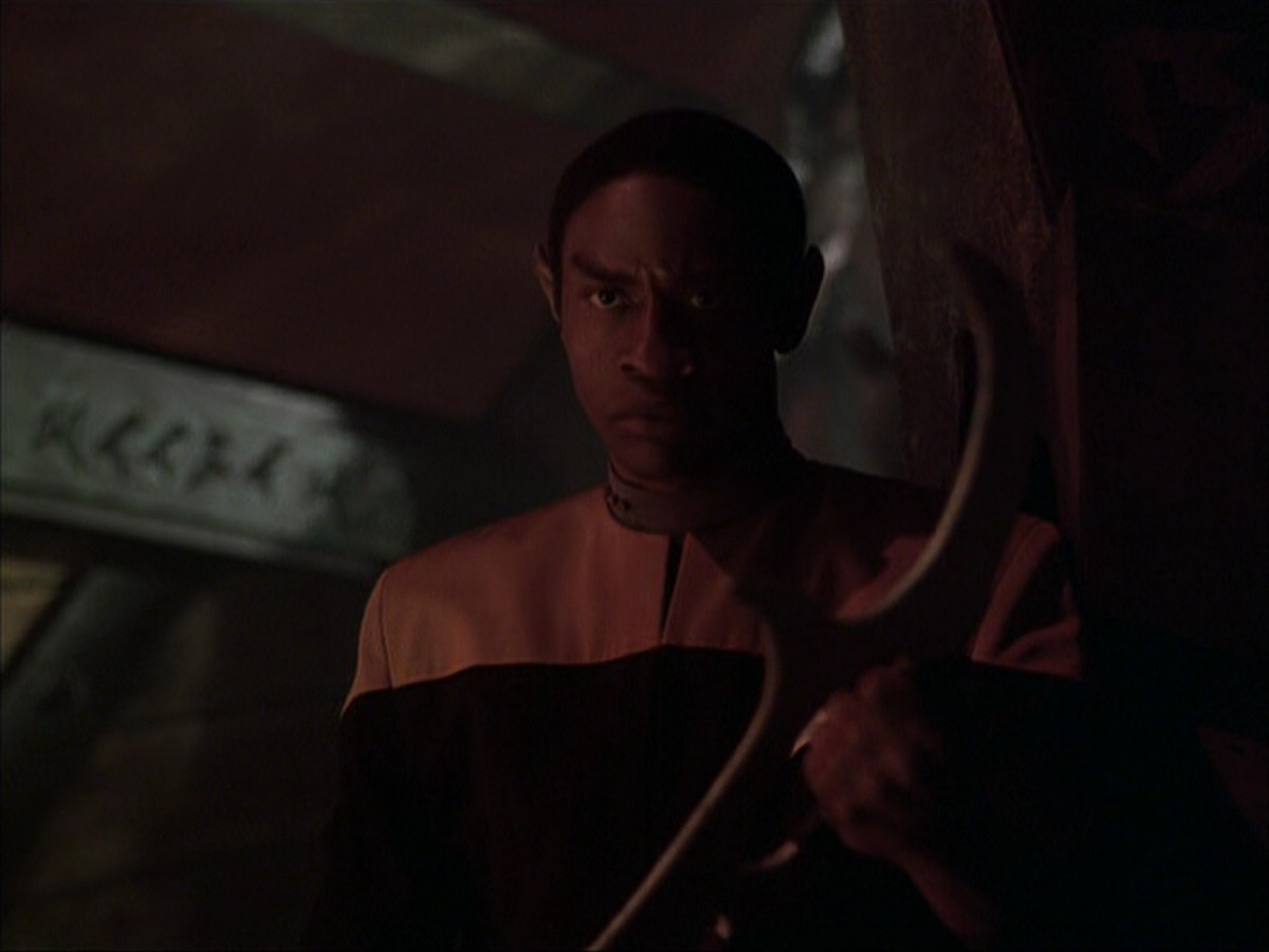 extant_StarTrek_VOY_6x03-BargeOfTheDead_03105.jpg