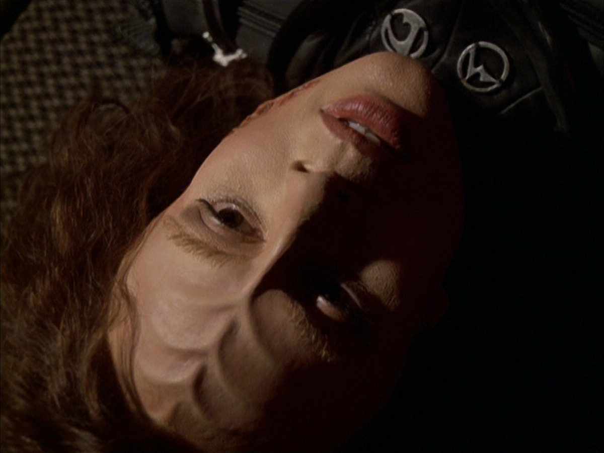 extant_StarTrek_VOY_6x03-BargeOfTheDead_03117.jpg