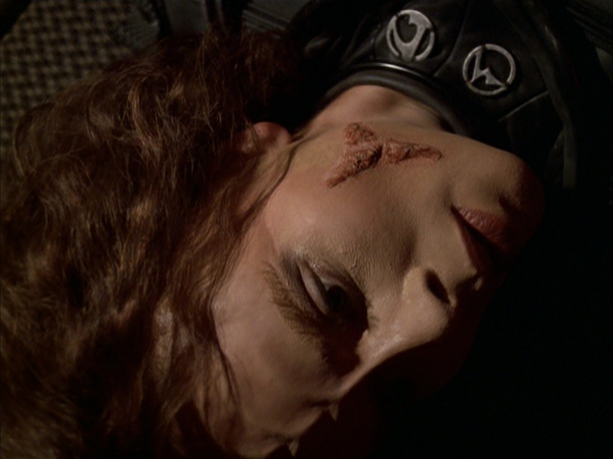 extant_StarTrek_VOY_6x03-BargeOfTheDead_03119.jpg