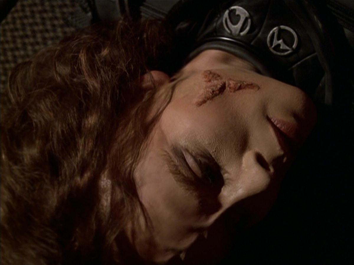 extant_StarTrek_VOY_6x03-BargeOfTheDead_03120.jpg