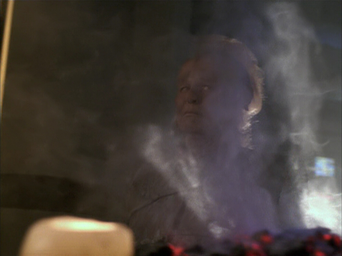 extant_StarTrek_VOY_6x03-BargeOfTheDead_03130.jpg