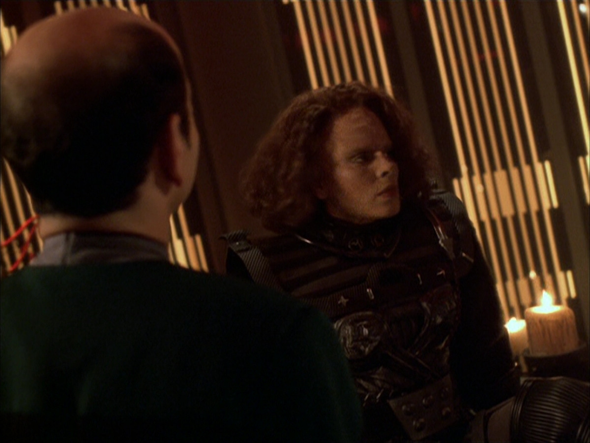 extant_StarTrek_VOY_6x03-BargeOfTheDead_03138.jpg