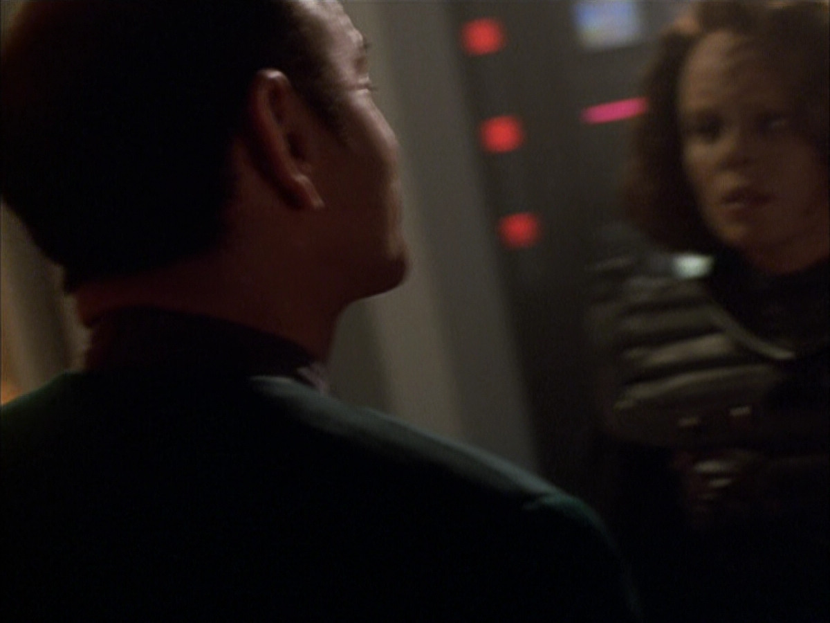 extant_StarTrek_VOY_6x03-BargeOfTheDead_03153.jpg