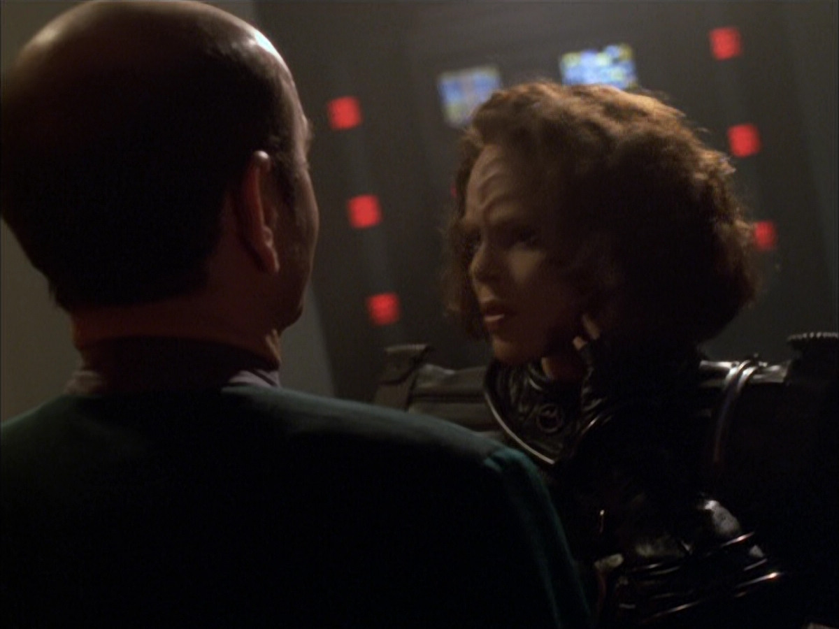 extant_StarTrek_VOY_6x03-BargeOfTheDead_03157.jpg
