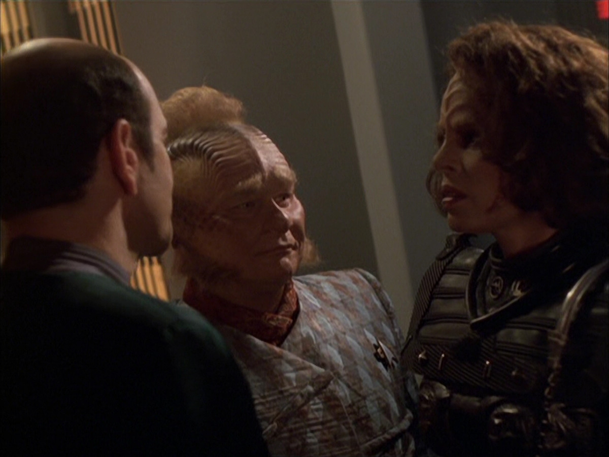 extant_StarTrek_VOY_6x03-BargeOfTheDead_03166.jpg