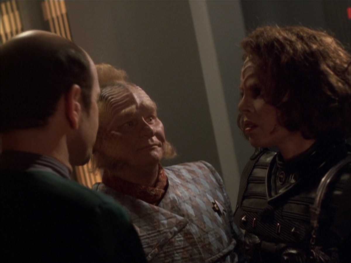 extant_StarTrek_VOY_6x03-BargeOfTheDead_03171.jpg