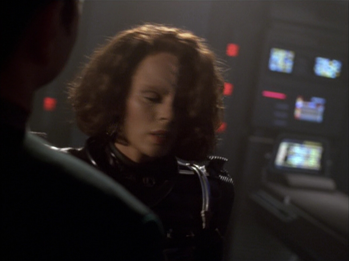 extant_StarTrek_VOY_6x03-BargeOfTheDead_03178.jpg