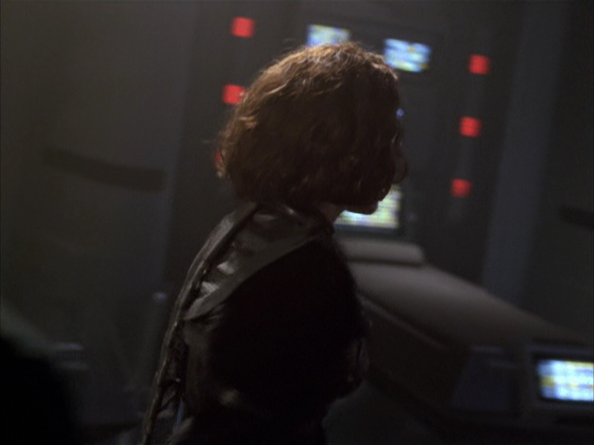 extant_StarTrek_VOY_6x03-BargeOfTheDead_03179.jpg