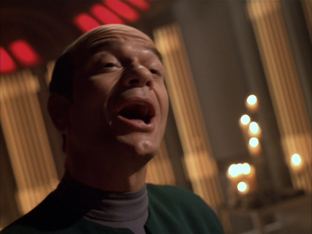 extant_StarTrek_VOY_6x03-BargeOfTheDead_03184.jpg